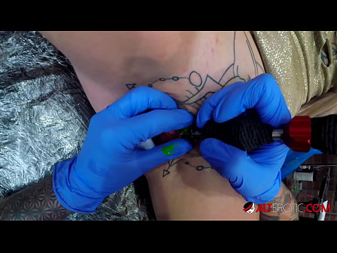 ❤️ Extrem tätowierte Hottie Sully Savage hat ein Tattoo auf ihrer Klitoris ❤ Fucking bei de.high-pass.ru ❌️❤